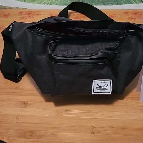 HERSCHEL fanny pack waist bag/ crossbody with pouch - Picture 4 of 13